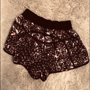 Lululemon Tracker Short III S 8 Black